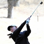 優勝した本村紅音（宝塚中）＝三木ゴルフ倶楽部