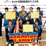 テニス女子団体で優勝した相生学院の選手ら（チーム提供）