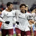 神戸－ＦＣソウル　前半、先制ゴールを決め、喜ぶ神戸・トゥーレル（左）（ゲッティ＝共同）