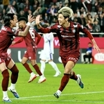 神戸-広島　後半、勝ち越しゴールを決めて喜ぶ神戸の大迫（右）＝ノエビアスタジアム神戸（撮影・鈴木雅之）