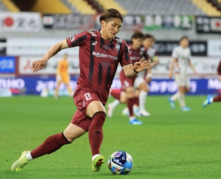 今季リーグ戦で初出場した神戸の飯野＝１日、ノエビアスタジアム神戸