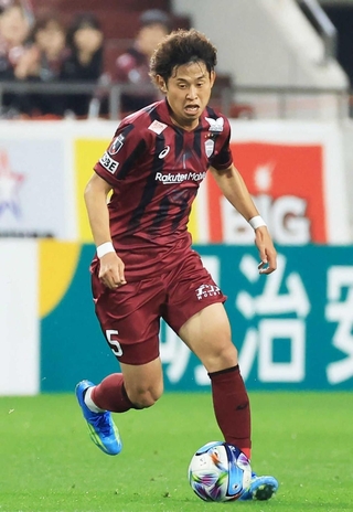 中盤の汗かき役として首位の神戸を支える郷家＝１日、ノエビアスタジアム神戸（撮影・丸山桃奈）