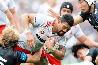 ＢＲ東京-神戸　後半３５分、神戸のＦＷサベアがトライを決め、４０-１９と突き放す©　ＫＯＢＥ　ＳＴＥＥＬ，　ＬＴＤ．