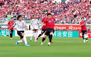 岡山－神戸　後半４３分、神戸に復帰後初ゴールを決めた郷家（５）