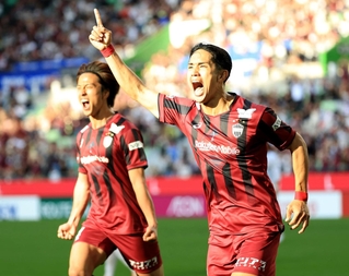 神戸-名古屋　後半、勝ち越しゴールを決め、雄たけびを上げる神戸・武藤（右）＝撮影・丸山桃奈