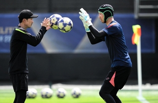 ＡＣＬＥ準々決勝の前日練習で、けがから復帰した神戸のＧＫ前川（右）＝サウジアラビア・ジッダ（©Ｊ．ＬＥＡＧＵＥ）