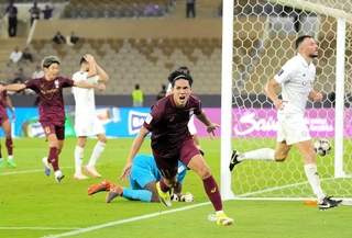 アルサド－神戸　後半終了間際、頭で劇的同点ゴールを決め、鬼気迫る表情で駆け出す神戸の武藤（中央）＝サウジアラビア・ジッダ（ⓒＪリーグ）