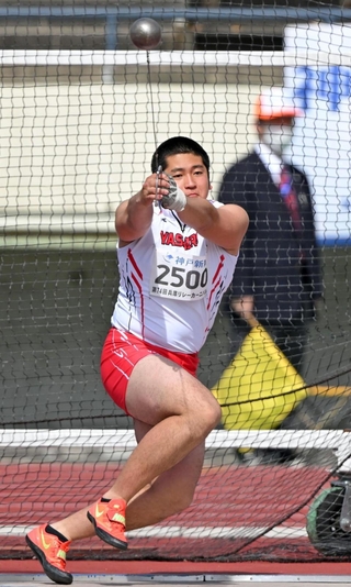 高校男子ハンマー投げ決勝　優勝した社の山田葵斗（撮影・大田将之）