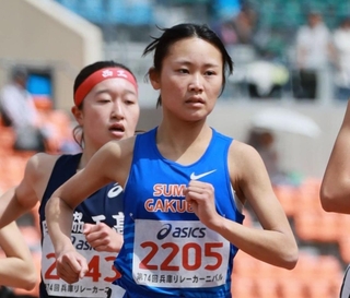 高校女子２０００メートル　優勝した須磨学園の脇坂梨王南（２２０５）＝撮影・鈴木雅之