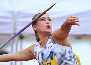 グランプリ女子やり投げ決勝　５９メートル６８の大会新記録で優勝した武本紗栄（撮影・斎藤雅志）