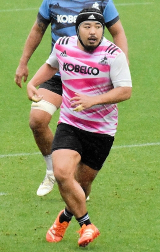 東京ＳＧ戦に向けて練習する神戸のプロップ高尾時流＝神戸市東灘区のチームグラウンド