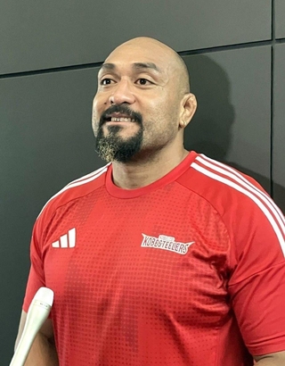 リーグワンの新たな選手登録規定について話す神戸のプロップ中島イシレリ＝神戸市東灘区のチームグラウンド