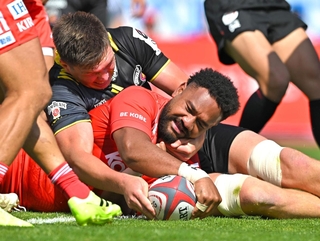 神戸-東京ＳＧ　前半、神戸のララトゥブアがトライを決める（撮影・大田将之）