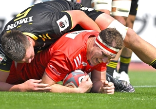 神戸-東京ＳＧ　前半、神戸のレタリックが先制トライを決める（撮影・大田将之）