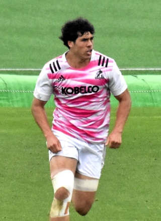 三重戦に向けて練習する神戸のＣＴＢタリ・イオアサ＝神戸市東灘区のチームグラウンド