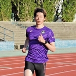 練習する男子８００メートルの四方悠瑚＝尼崎市、ベイコム陸上競技場