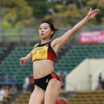 グランプリ女子走り幅跳び決勝　優勝した高良彩花（撮影・鈴木雅之）