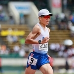 高校男子５０００メートル決勝　１４分２３秒８７で優勝した須磨学園の梅田大陸＝ユニバー記念競技場（撮影・鈴木雅之）