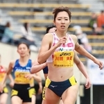 グランプリ女子８００メートル決勝　２分６秒１１で優勝した川田朱夏＝ユニバー記念競技場（撮影・鈴木雅之）