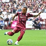 神戸-Ｃ大阪　前半、鋭いシュートを放つ神戸の井手口＝２９日午後、ノエビアスタジアム神戸（撮影・風斗雅博）