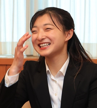 コーチの修業をスタートさせた坂本花織さん＝神戸市中央区（撮影・吉田敦史）