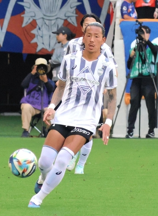 過密日程でも中盤の要として支え続ける神戸の井手口＝長崎市のピーススタジアムｂｙＳｏｆｔＢａｎｋ