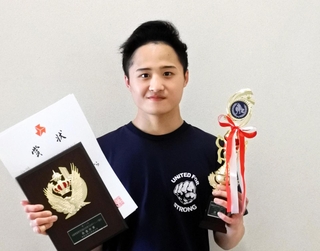 ボクシング男子フライ級で優勝し、最優秀選手に選ばれた西宮香風の熊本和真