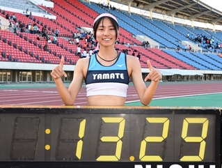 陸上女子１００メートル障害　日本高校タイ記録の１３秒２９で優勝した神戸山手グローバルの二階堂咲＝撮影・斎藤雅志