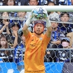 大量失点から立ち直り、無失点勝利を目指す神戸の前川＝大阪・パナソニックスタジアム吹田（撮影・吉田敦史）