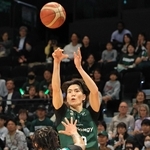 神戸－横浜ＥＸ　第４クオーター、シュートを放つ神戸の金田＝ジーライオンアリーナ神戸（撮影・丸山桃奈）