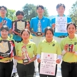 ゴルフ団体で男女優勝を果たした滝川第二の選手たち