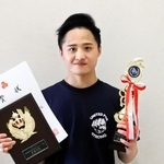 ボクシング男子フライ級で優勝し、最優秀選手に選ばれた西宮香風の熊本和真