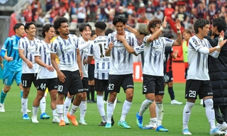 優勝を決めて喜び合う神戸イレブン＝撮影・丸山桃奈