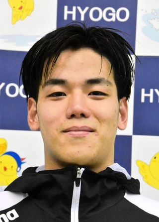 兵庫県高校総体水泳競泳遺影の競泳男子２００メートル背泳ぎで優勝した彩星工科の七蔵司隆斗＝神戸市中央区、ポートアイランドスポーツセンター