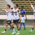 サッカー男子決勝・ＡＩＥ国際-滝川第二　優勝を決めて喜ぶ滝川第二の北村（１０）ら（撮影・鈴木雅之）