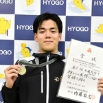 競泳男子２００メートル背泳ぎで優勝した彩星工科の七蔵司隆斗