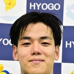 兵庫県高校総体水泳競泳遺影の競泳男子２００メートル背泳ぎで優勝した彩星工科の七蔵司隆斗＝神戸市中央区、ポートアイランドスポーツセンター