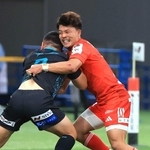 東京ベイ戦で相手の行く手を阻む神戸の上村樹輝＝７日、東京・ＭＵＦＧスタジアム（撮影・丸山桃奈）