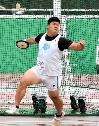 男子円盤投げ決勝　優勝した筑波大の山口翔輝夜