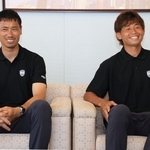 意気込みを語るＪ１神戸の前川黛也（左）と郷家友太＝３０日午後、神戸新聞社（撮影・丸山桃奈）
