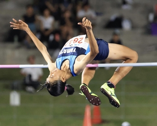 陸上女子走り高跳び決勝　１メートル７０を記録し、５位に入った神戸山手グローバルの大森咲綺＝滋賀県、平和堂ＨＡＴＯスタジアム（撮影・丸山桃奈）
