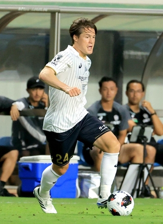 今季も副主将として後方から神戸を支える酒井＝８日、福岡市のベスト電器スタジアム