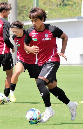 Ｕ－２１神戸の初代主将として意識を高める橋本陸斗＝神戸市西区、いぶきの森球技場