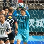 Ｊ１百年構想リーグ制覇に貢献し、開幕ダッシュへ気合を込める神戸のＧＫ権田＝６月６日、メルカリスタジアム