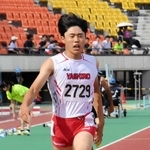 男子２年４００メートル決勝　優勝した社の山下陽輝