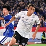 横浜Ｍ戦でフル出場した神戸のＤＦ高橋（右）。苦しいチーム事情で貢献を誓う＝２２日、日産スタジアム