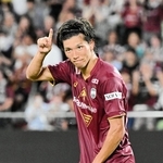 神戸－ヴェロスクロノス都農　後半、決勝ゴールを決めて喜ぶ神戸の小松＝ノエビアスタジアム神戸（撮影・斎藤雅志）