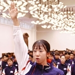 国スポへの決意を宣誓する陸上の中尾柚希＝神戸市中央区、兵庫県公館