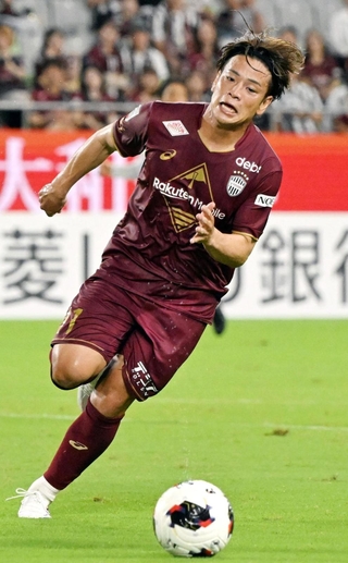 今季の公式戦全試合で先発出場を続ける神戸の永戸＝６日、ノエビアスタジアム神戸