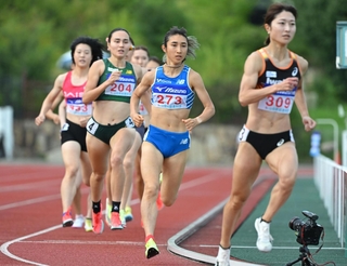 女子８００メートル　大会新記録で優勝した田中希実（２７３）＝たけびしスタジアム京都（撮影・大田将之）